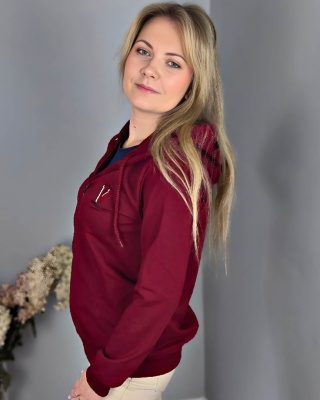 Bluza damska w kolorze wina z kapturem — miękka dresówka 250 g